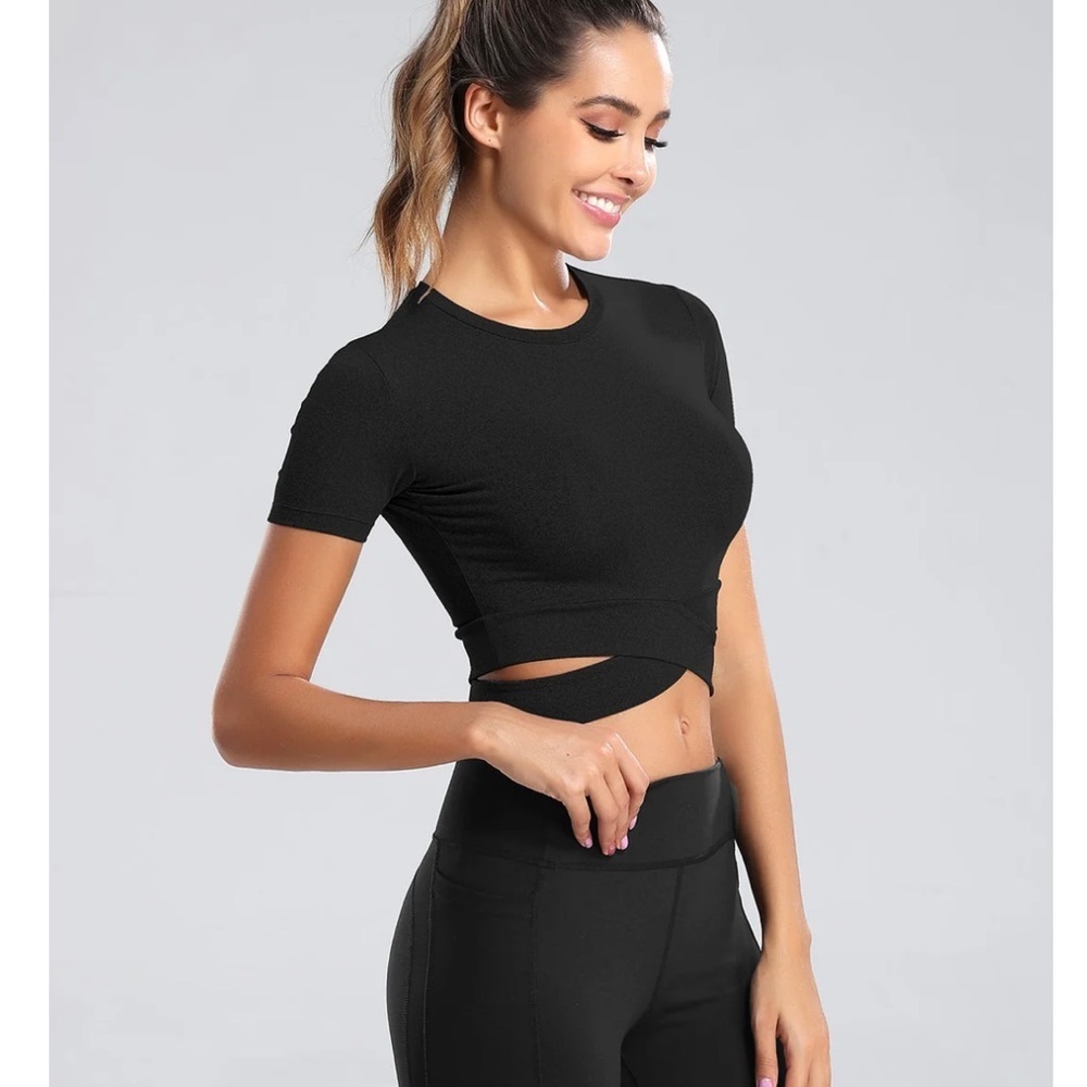 Infinite Performance Black Workout Cutout Crop Top - Picture 3 of 5
